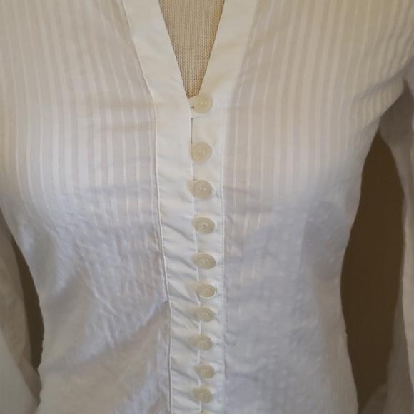 White blouse - Picture 2 of 6